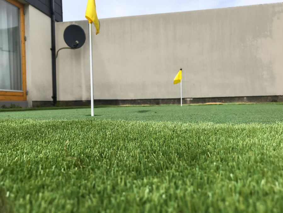 artificial grass putting green in Lahinch