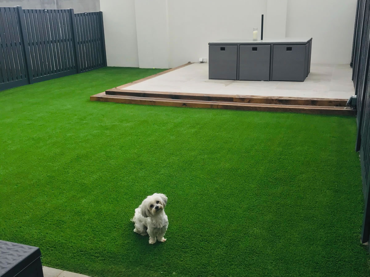 Synthetic grass for pets