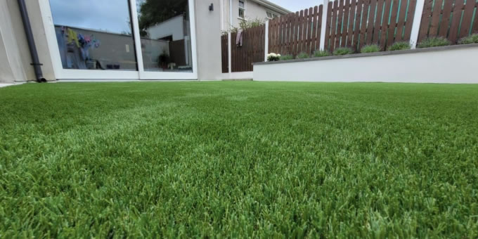 Artificial grass for home gardens